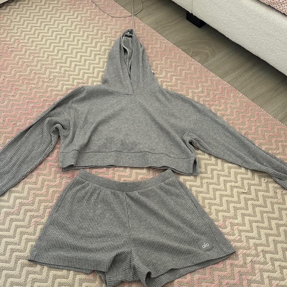 Alo Muse Sweat Set